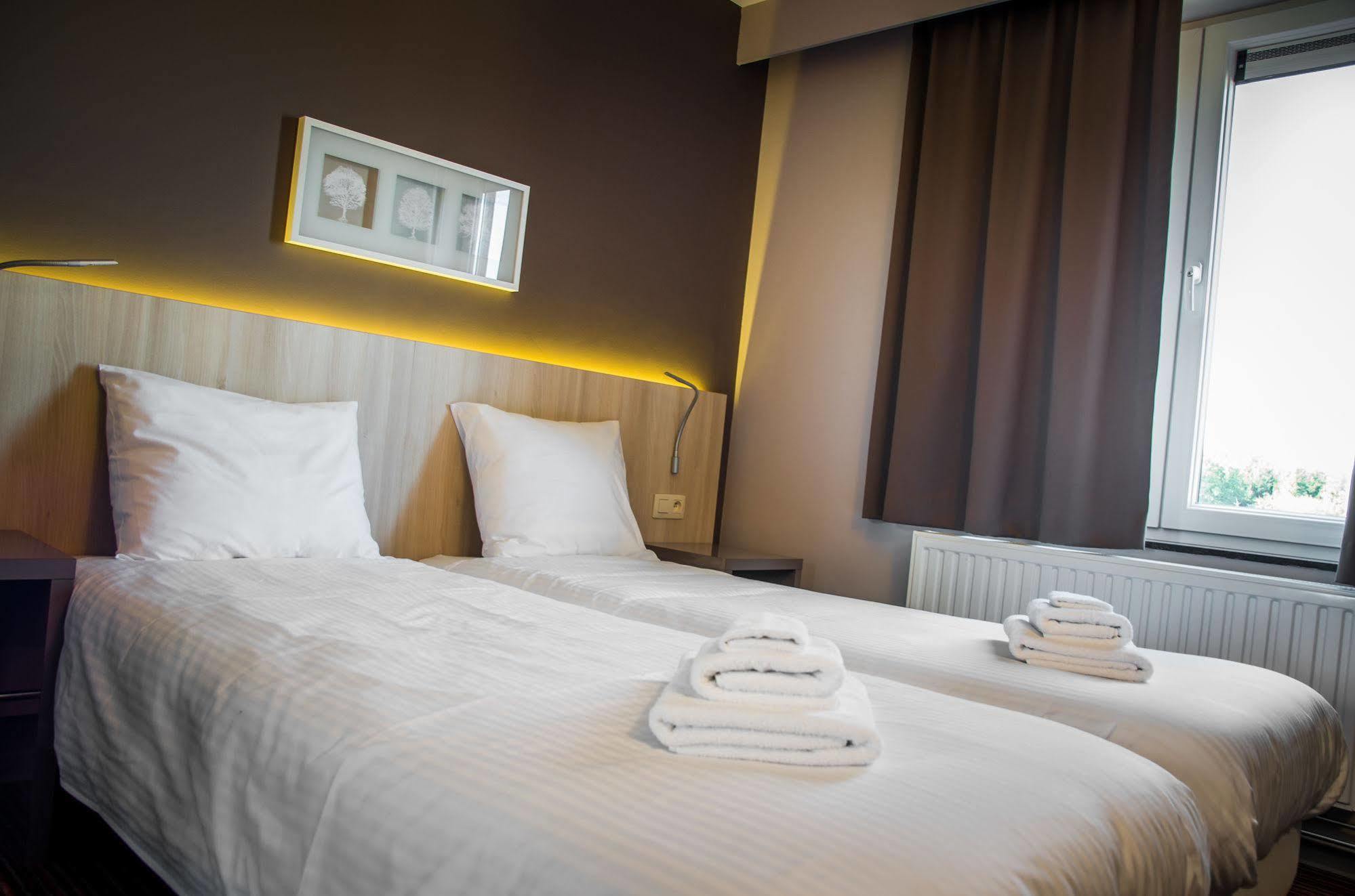 Hotel Les 100 Ciels Saint-Hubert Eksteriør bilde